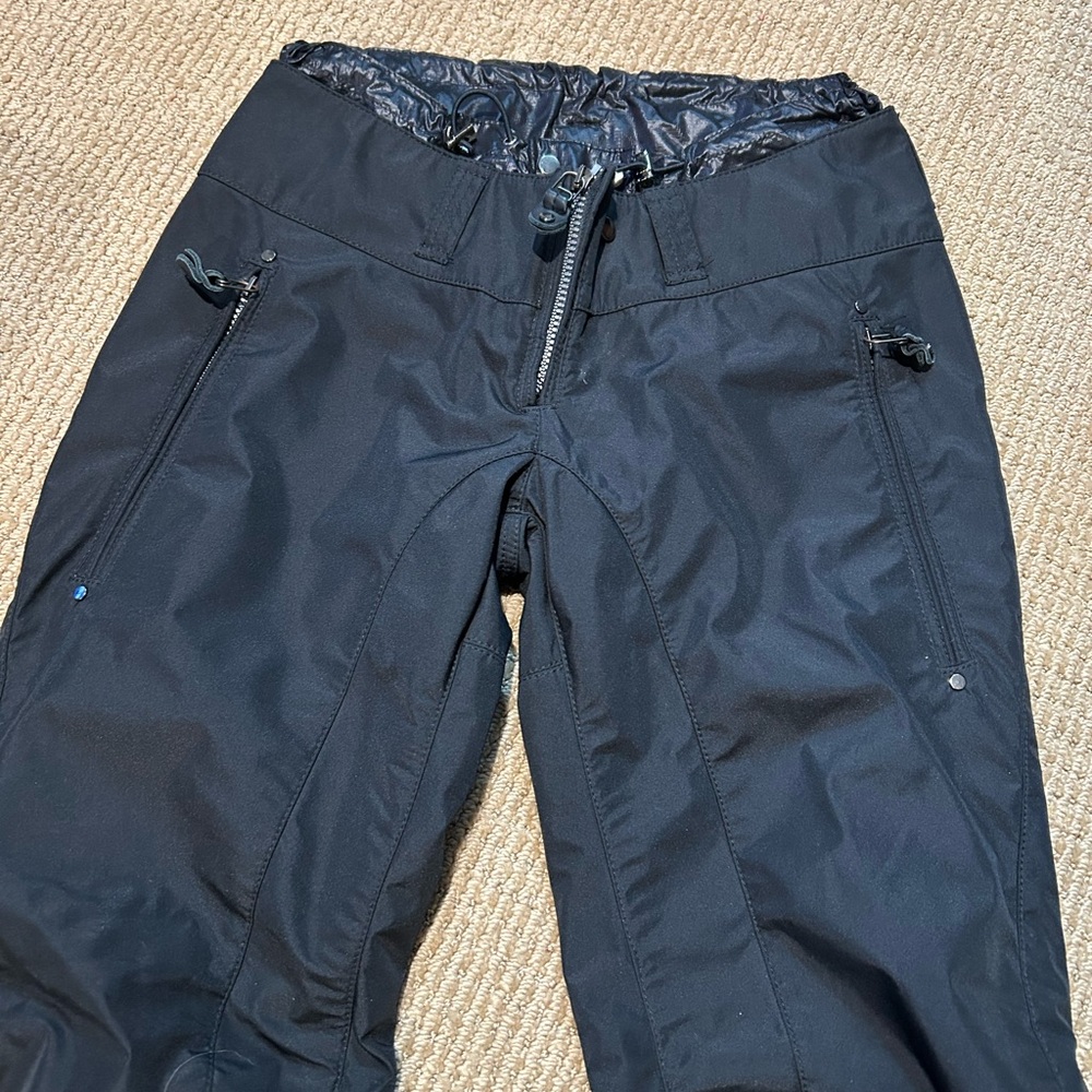 KRU brand ski pants size small ⛷️⛷️ Awesome pants, stylish for the ski slopes